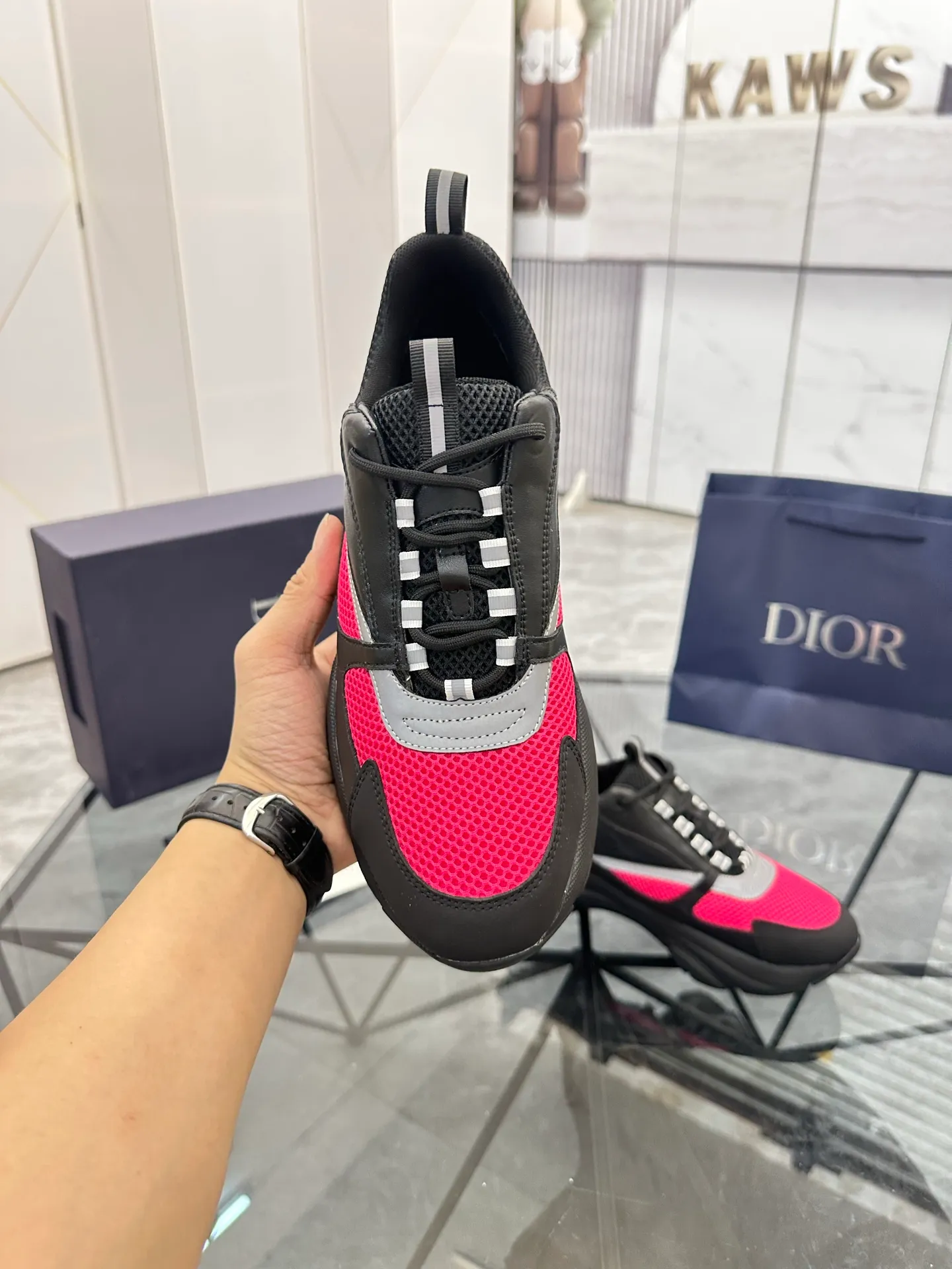 Men's shoes: 💰P460¥ Ready in Guangzhou, fully packaged Product trademark: Dior* "Dior*" low-top casual shoes Regular size: 38-46 (can be customized to 47) B22 Product materials: imported cowhide leather upper spliced ​​with original fabric, breathable lining, original outsole. Number: 920